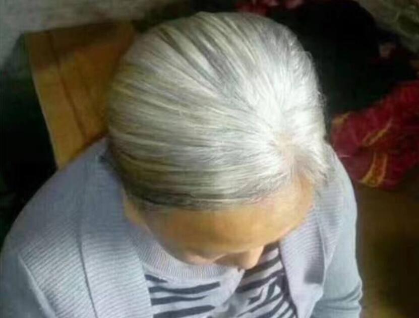 女子怀孕4个月,一觉醒来头发全白了,得知真相后,和婆婆闹翻