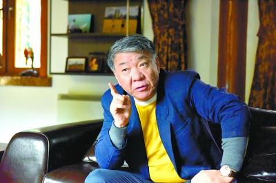 《渴望》播出,导演郑晓龙时任监制,总策划