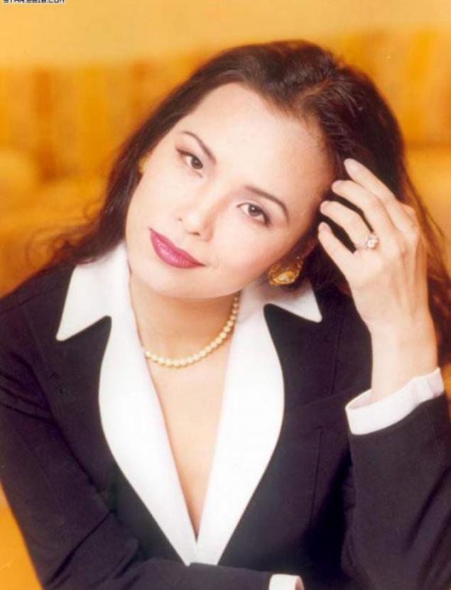 侯耀文付笛声是她前任,曾比那英还火,离婚后一人带三个混血儿子