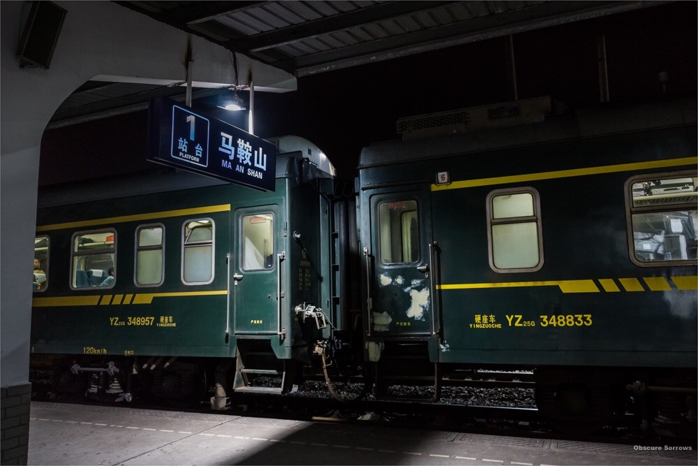 记录夜班火车的一幕幕