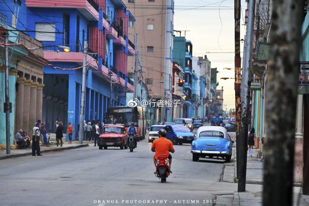 古巴哈瓦那街头随拍.当地人可以说是又酷又热情.