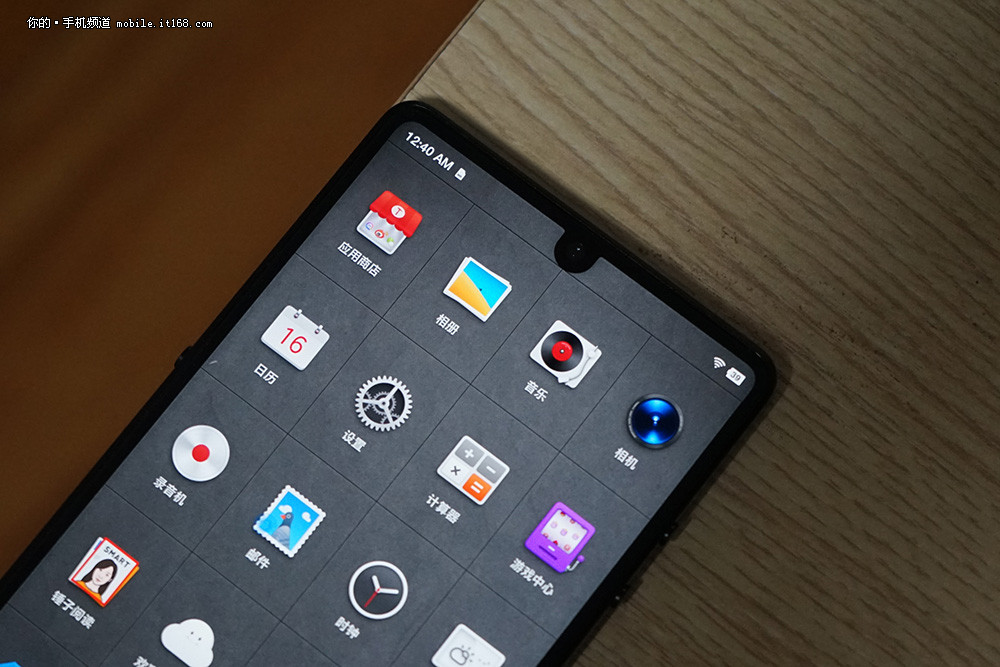 旗舰的配置,熟悉的味道 坚果r1现场上手