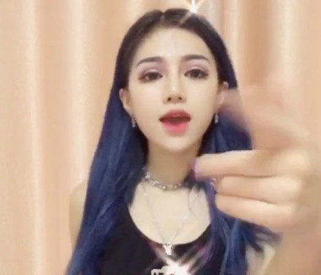 抖音女神泰国歌走红,镜头里美美的她,在老公手