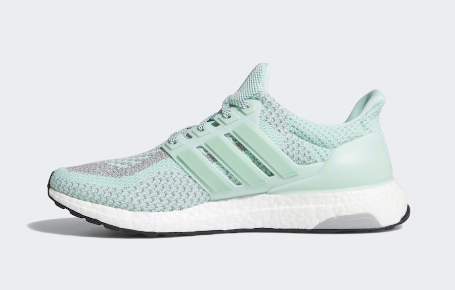 Jual Adidas Ultra Boost Gold di Kota Medan Harga Terbaru