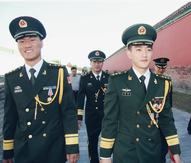 张馨予何捷大婚,何捷:不是鞋美是脚美,没有鞋能衬得上我老婆