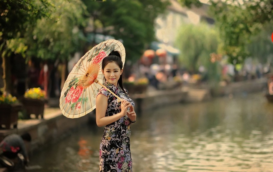江南水乡性感旗袍美女你最爱哪一个