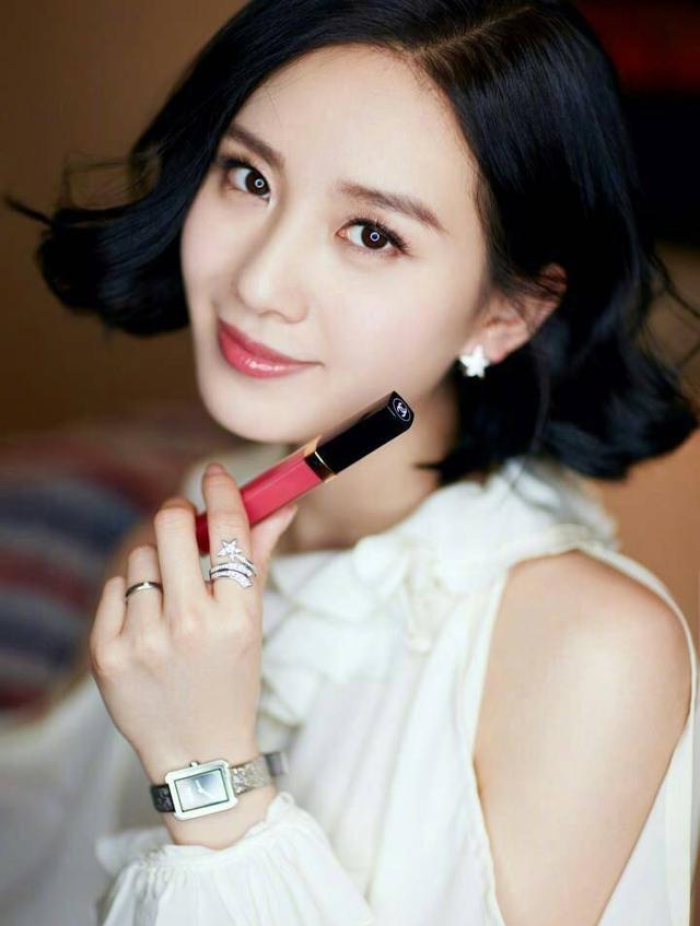 刘诗诗成为香奈儿中国形象大使,造型绝美,美炸了!这动作真可爱