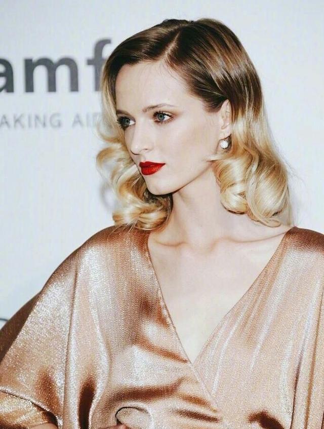 被戛纳电影节上的俄罗斯超模dariastrokous美颜轰炸