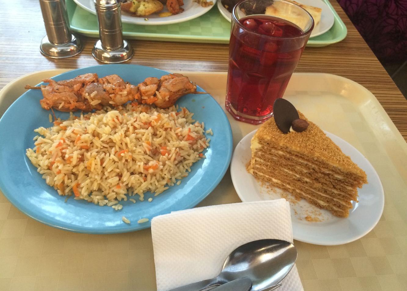 大家都知道,俄罗斯人比较喜欢吃甜食,而且他们都喜欢吃高热量的食物