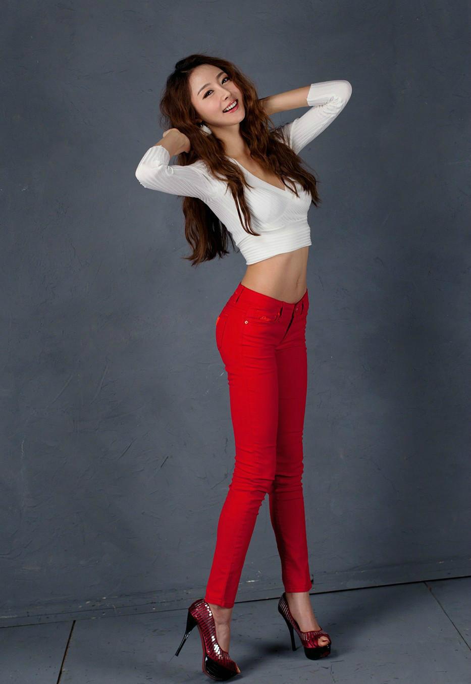 紧身裤穿搭瞬间给你优雅的美丽陪你度过这个炎热的夏天