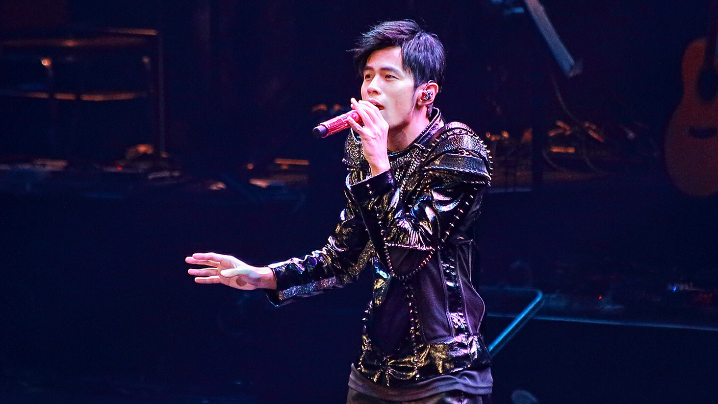 周杰伦经典回顾四面楚歌 演唱会现场版,这首歌杰伦很少唱