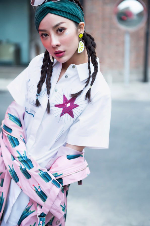 童苡萱态度写真玩转酷炫个性