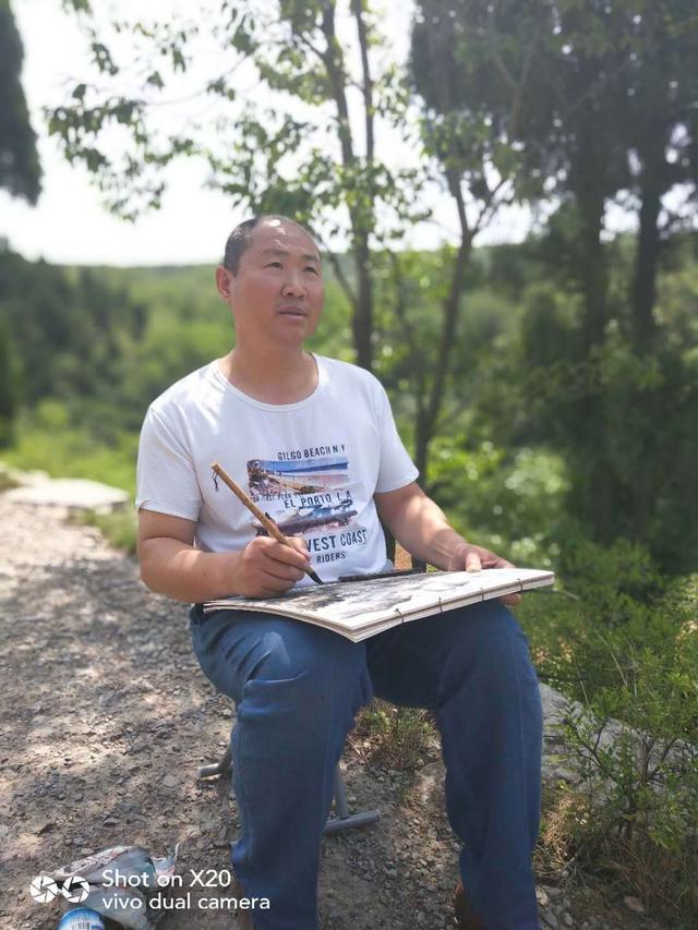 山东省美术家协会会员,中国王羲之书画艺术研究院副院长,中国彩墨山水