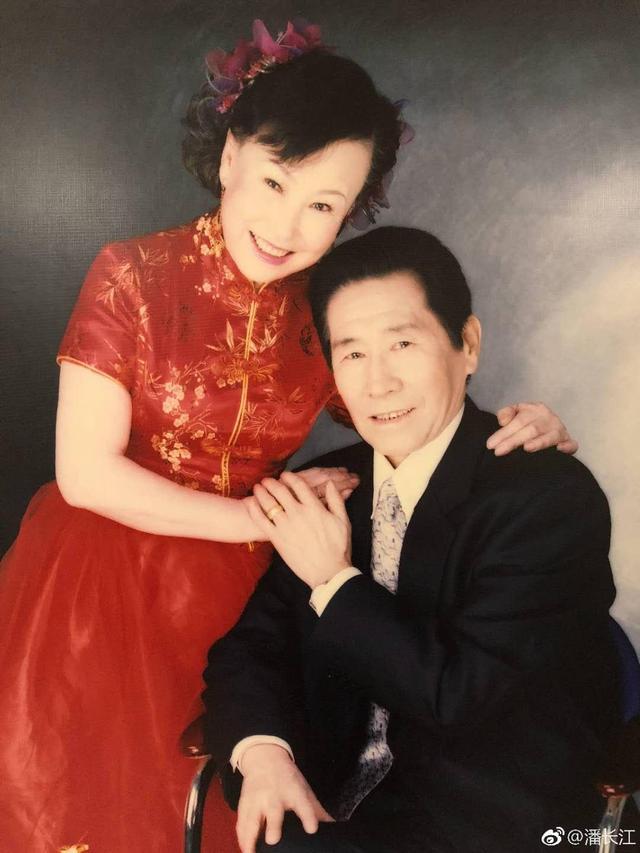 潘长江晒父母年轻时的照片,标准的帅哥美女