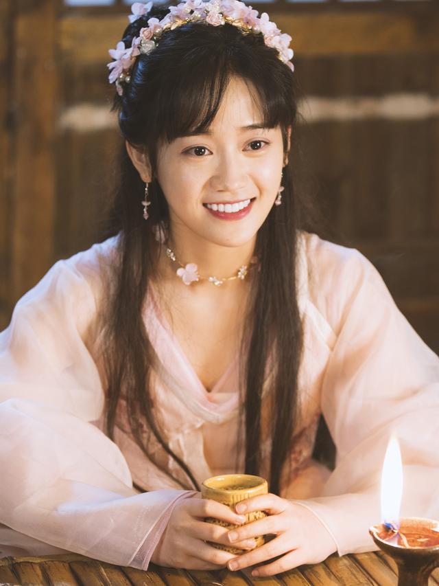 女主角是由郑湫泓来出演,她曾在湖南卫视《快乐女声