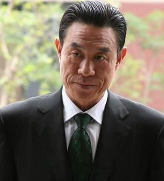 出道以来,郑卫莉戏内戏外都十分低调,最引人关注的就是她和同为演员的