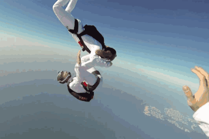 的自由和刺激能够一览整个景区的美妙乘坐豪华的扶梯上桥有恐高症的