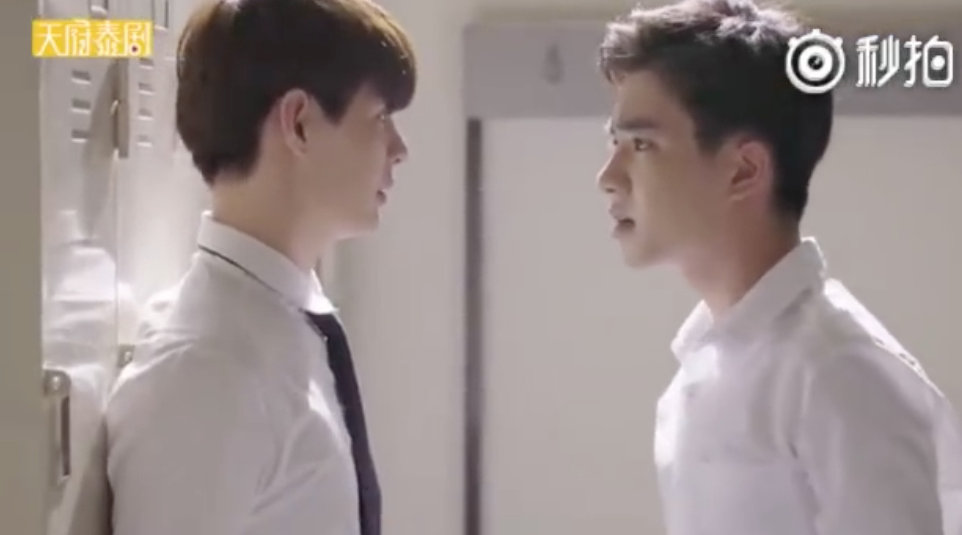 男男壁咚狂亲画面让人热血沸腾啊!喷鼻血啦!