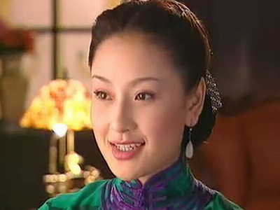 《金粉世家》里的吴佩芳和《京华烟云》里的孙曼妮了吧,女神的演技仍