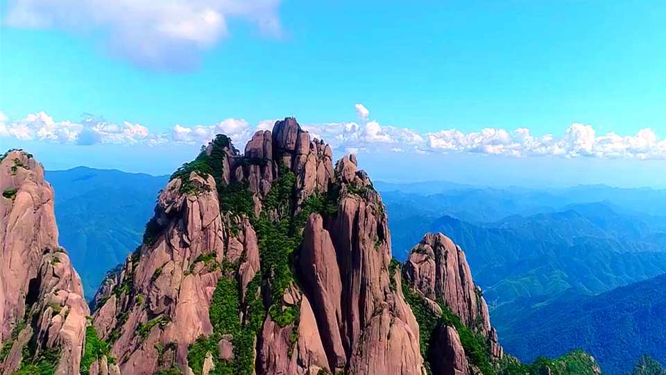 佛教名山峨眉山等等,除了这几座名山之外,我国还有一座非常著名的山峰