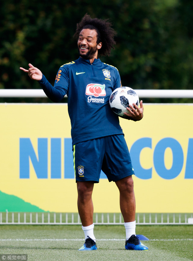 正在巴西国家队备战世界杯的马塞洛日前在新闻发布会上再次招募了