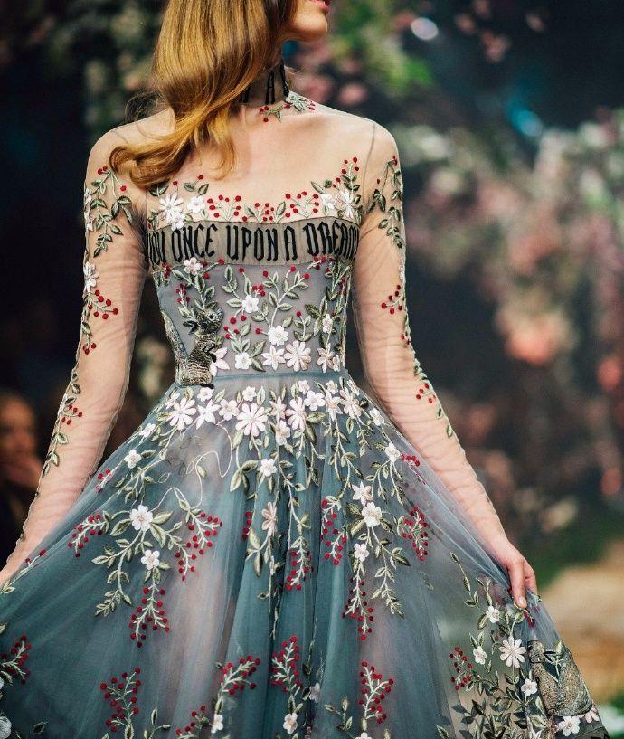 她们穿上这些花裙子比穿婚纱还美