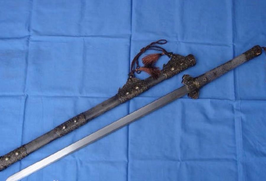 中国古代五大军刀,指的是唐,宋,元,明,清五朝军用佩刀,总结起来看