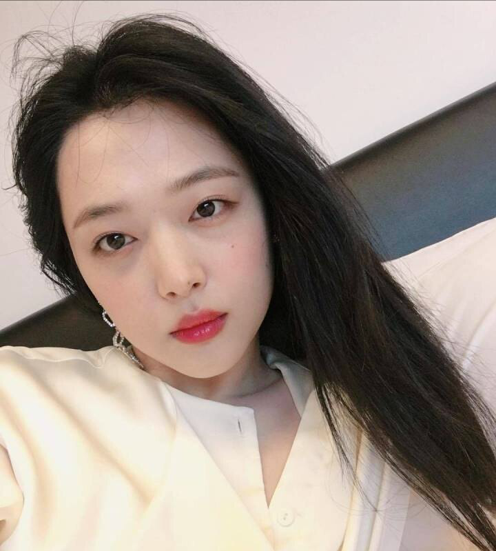 人间水蜜桃崔雪莉更新私服照,清纯又性感,十分迷人