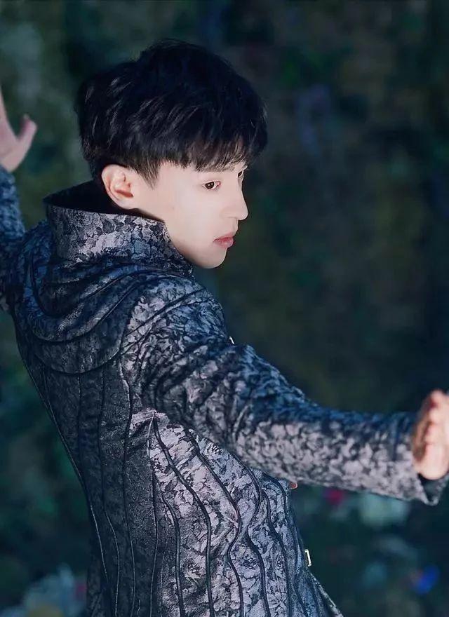 《一千零一夜》邓伦的十五套衣服,第七套贵气,第十套最帅!