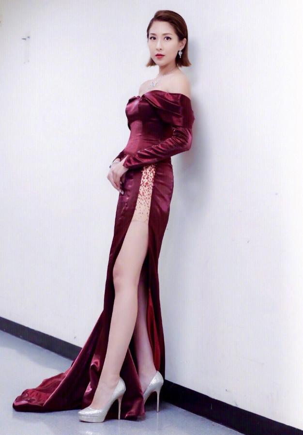 陈敏之太性感了侧面开叉开到腰间网友这腿长到逆天