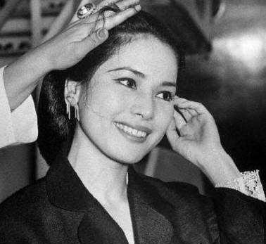 这个日本少女的年纪还只有17岁,她的名字叫做黛维,日本名:根本七保子.