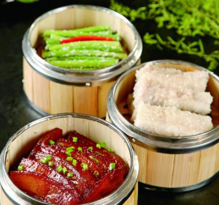沔阳三蒸是湖北的汉族传统名菜之一,属于湖北菜系,此菜鲜嫩软糯