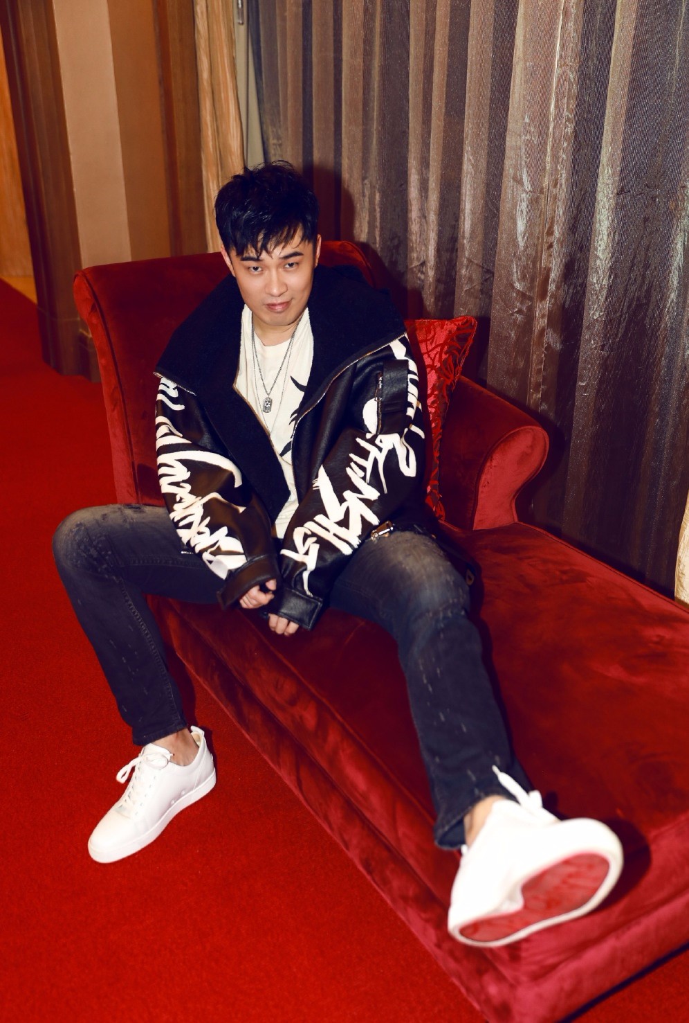 网友:"黑豆眼"出卖了自己,看着就想笑|陈赫|破洞裤|黑豆_新浪网