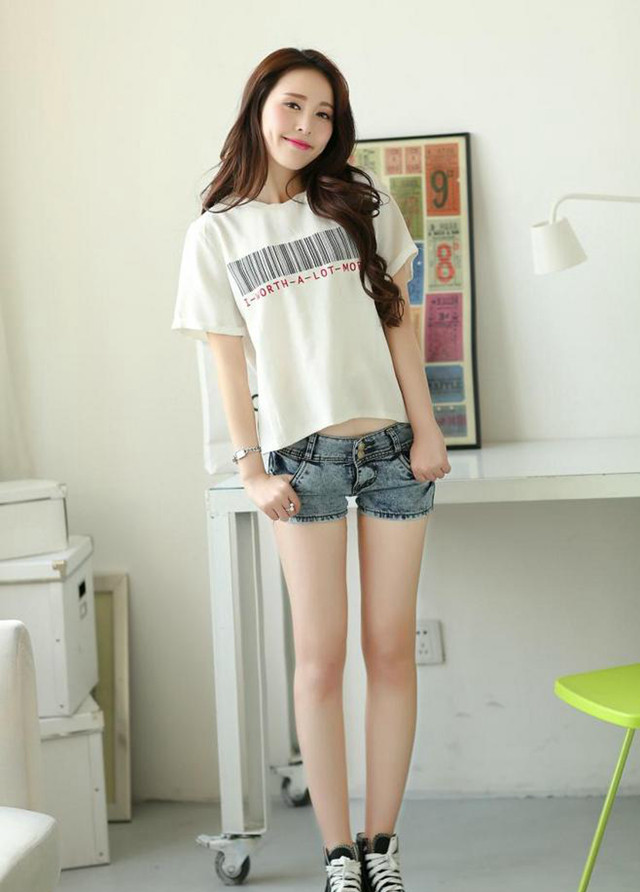 牛仔裤太短,大长腿太美