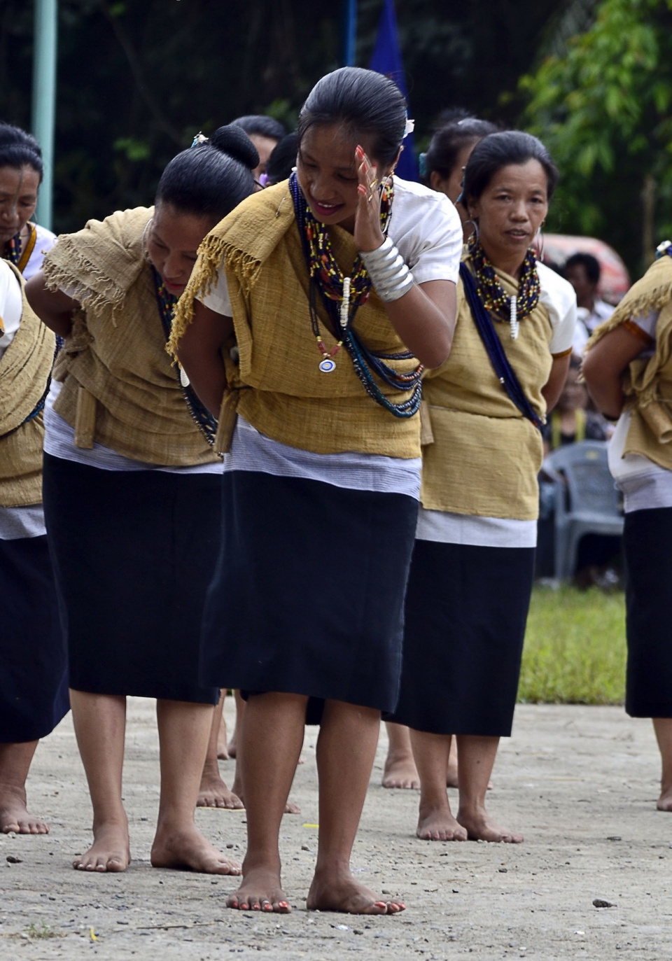 这使得惹眼的阿帕塔尼女人们深感不安——这些部落里的弱女子显然无法