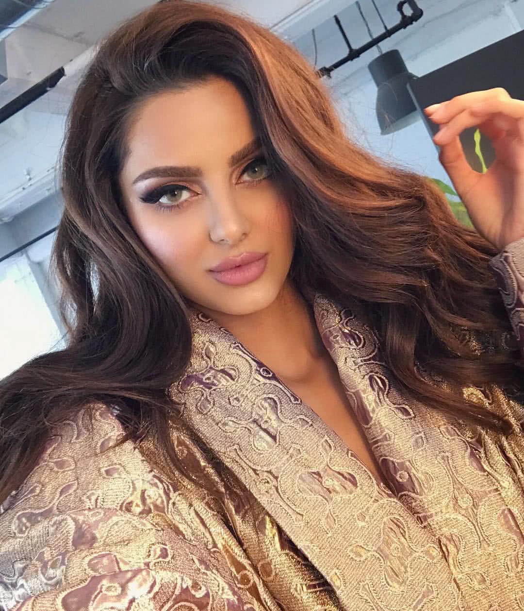 "5个黎巴嫩女性在散步,那么你会看到10个美女"这是为什么?