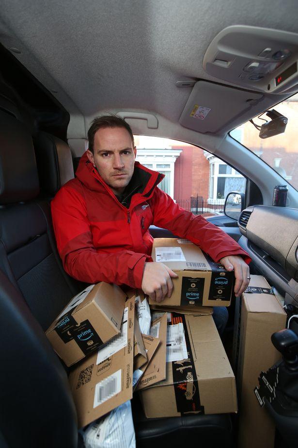 这些快递员每天要送2百个包裹,忙到没时间上厕所工资却最低