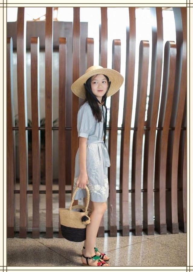 本以为黄多多的机场照已经够美的了但看到李嫣我顿时沉默了