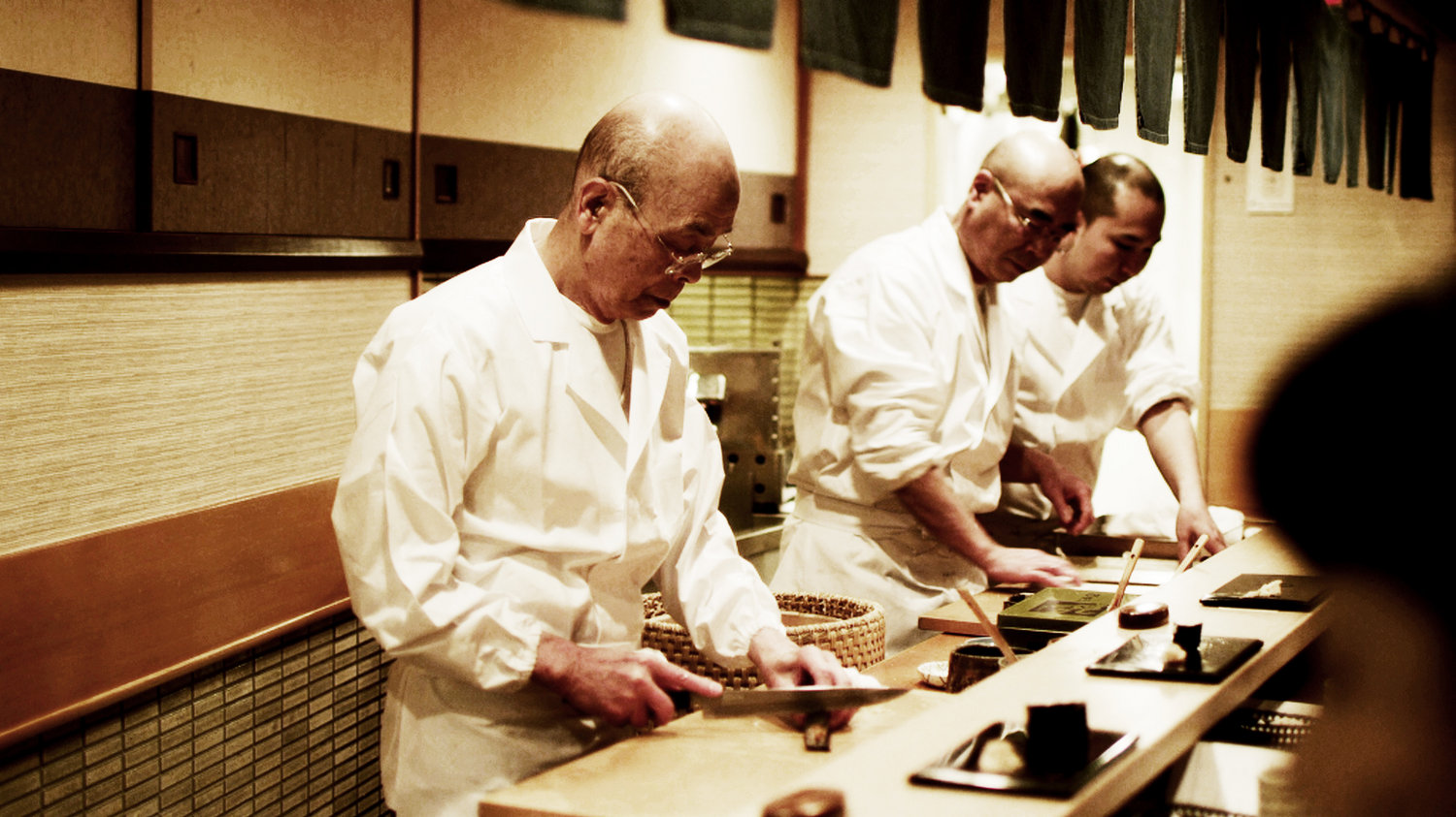 小野二郎的寿司是无法被人复制的,因为我们缺少职人的技艺精神!