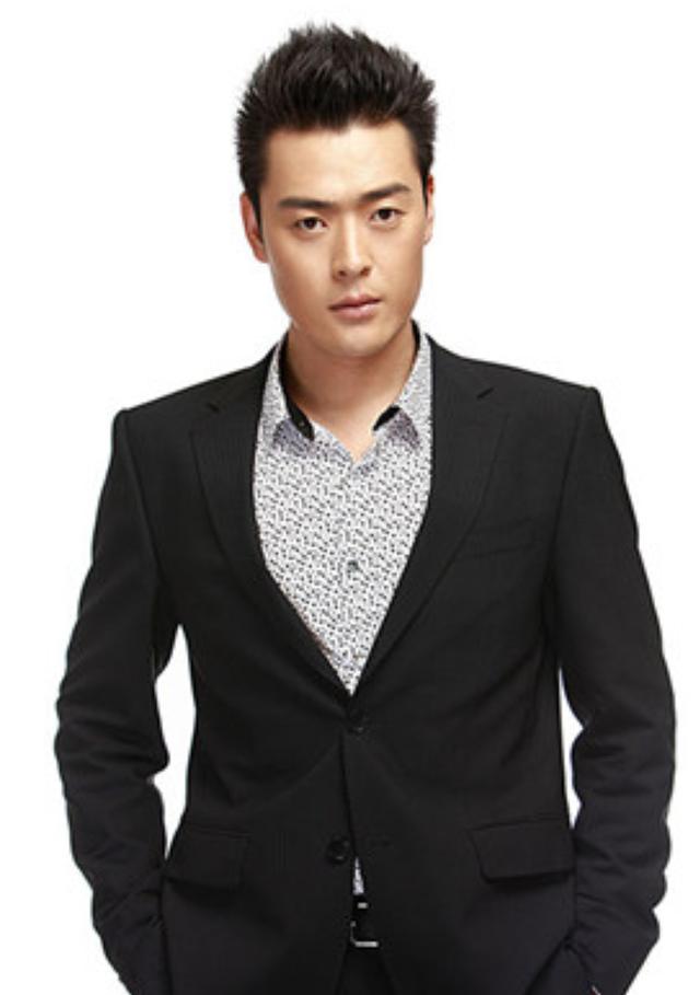 上学时穷到吃狗粮,《亮剑》意外走红,昨天拿下影视届最高奖!