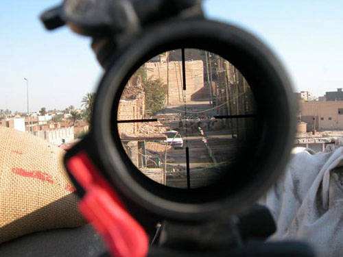 狙击手在瞄准镜里看到的画面是什么样的?不要再被电影给骗了