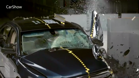 不要再问我福特金牛座安全不安全了, 看完碰撞测试后你就明白了