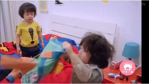 妈妈是超人:贾静雯研究波妞表情包,修杰楷联手