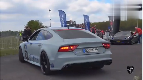 奥迪rs7起步的那一刻,法拉利车主立马服了