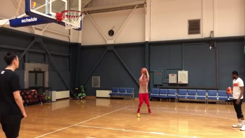 大神日常篮球训练这球感是真的好百发百中节奏