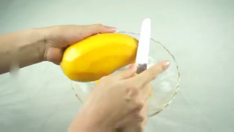 生活小妙招:水果店老板教你一个切芒果最实用