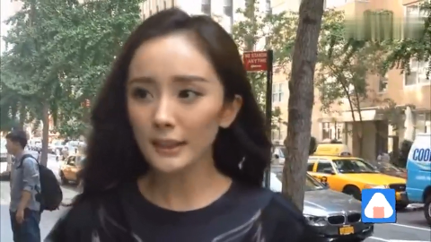 杨幂真会穿 ,格纹西装配紧身牛仔裤, 藏不住的大