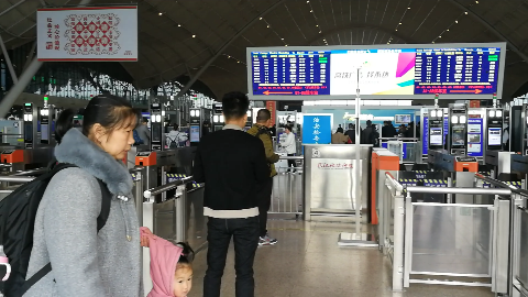 武汉站东检票口一幕