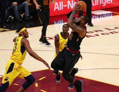 詹姆斯压哨绝杀骑士拿下天王山之战,奥拉迪波