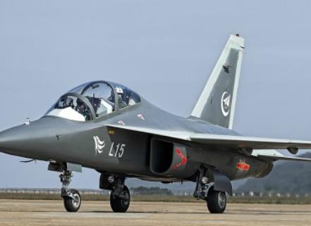 的教练机随便一架就需要一两千万美元,中国的初教6也就500万美元左右